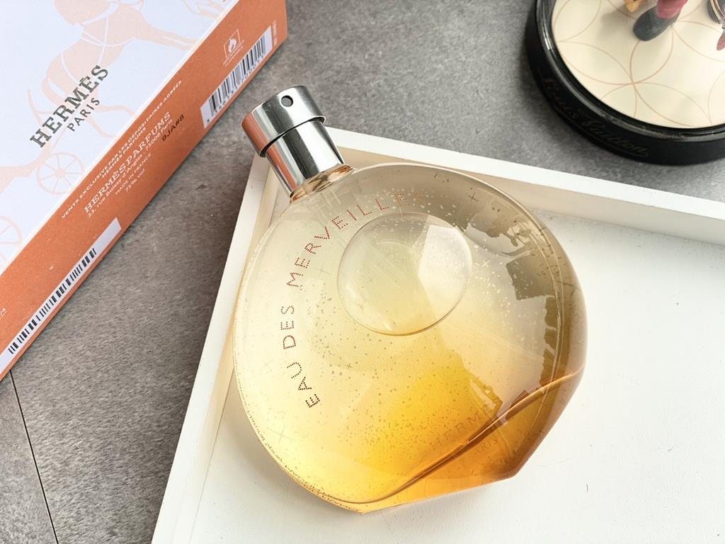 Original qualityHermes perfume in addition to the popular garden series, orange color starlight series is also popular. Hermes launched in 2004 eau des merveilles orange pick starlight (orange color starlight) has a seri