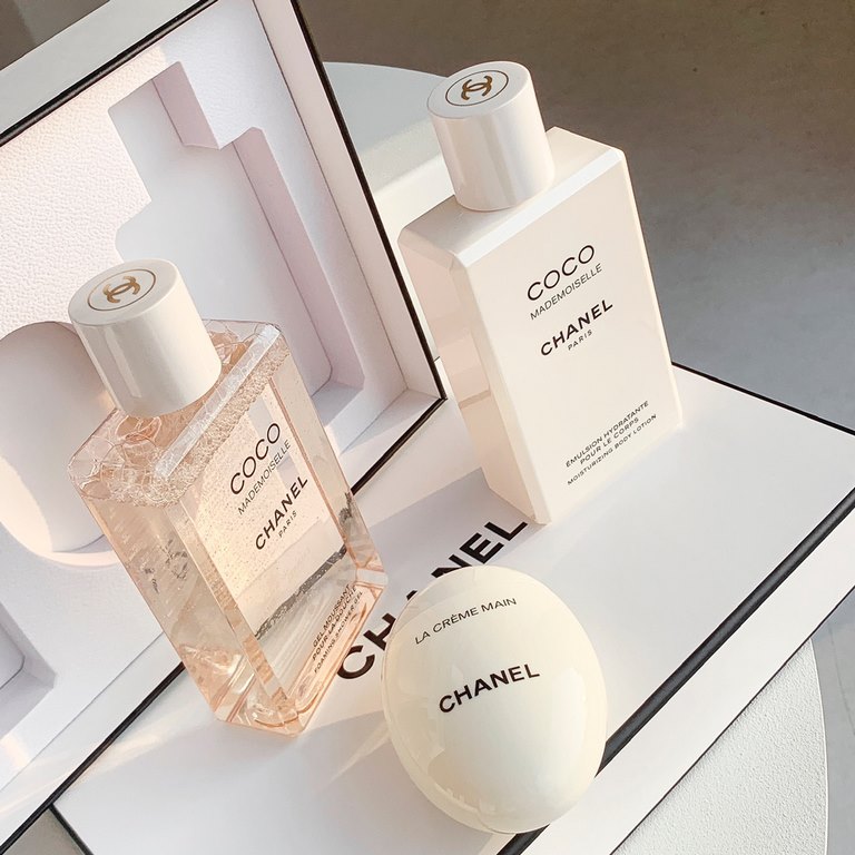 Original qualityChanel coco full body fragrance trio! With gift bag. Contains shower gel 200ml   goose egg pebbles 50ml   moisturizing body milk 200ml. chanel white goose egg hand cream wash white tender is good The most