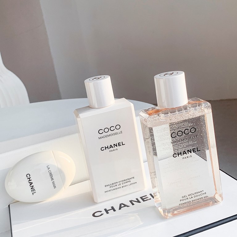 Original qualityChanel coco full body fragrance trio! With gift bag. Contains shower gel 200ml   goose egg pebbles 50ml   moisturizing body milk 200ml. chanel white goose egg hand cream wash white tender is good The most