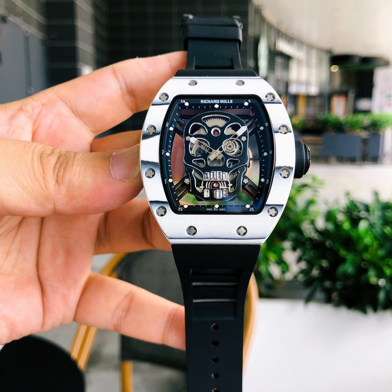 Richard MilleRM052 Series   The latest Ghost Head upgrade Carbon fiber case, Skull Series The original imported mechanical movement highlights the sporty style of this watch Through the anti-glare Xin mirror, you can see