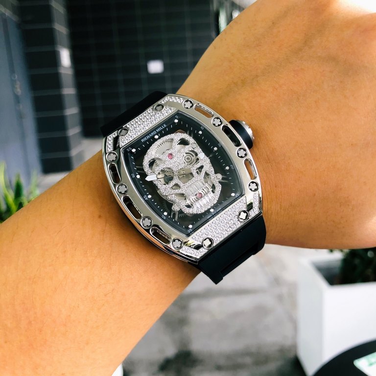 Richard MilleRM052 Series   Latest Ghost Head Upgrade Sapphire Glass Skull Series Equipped with an original imported mechanical movement, this watch's sporty style is further emphasized through the anti-glare Xin crystal