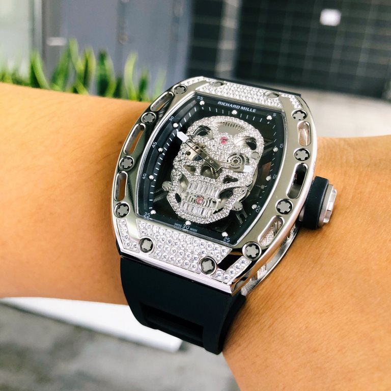 Richard MilleRM052 Series   Latest Ghost Head Upgrade Sapphire Glass Skull Series Equipped with an original imported mechanical movement, this watch's sporty style is further emphasized through the anti-glare Xin crystal