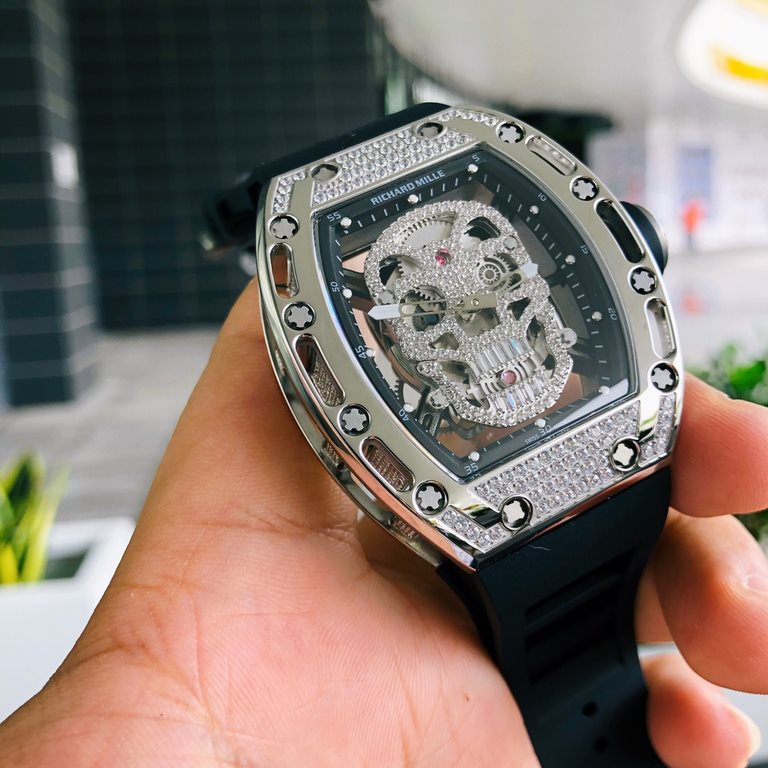 Richard MilleRM052 Series   Latest Ghost Head Upgrade Sapphire Glass Skull Series Equipped with an original imported mechanical movement, this watch's sporty style is further emphasized through the anti-glare Xin crystal