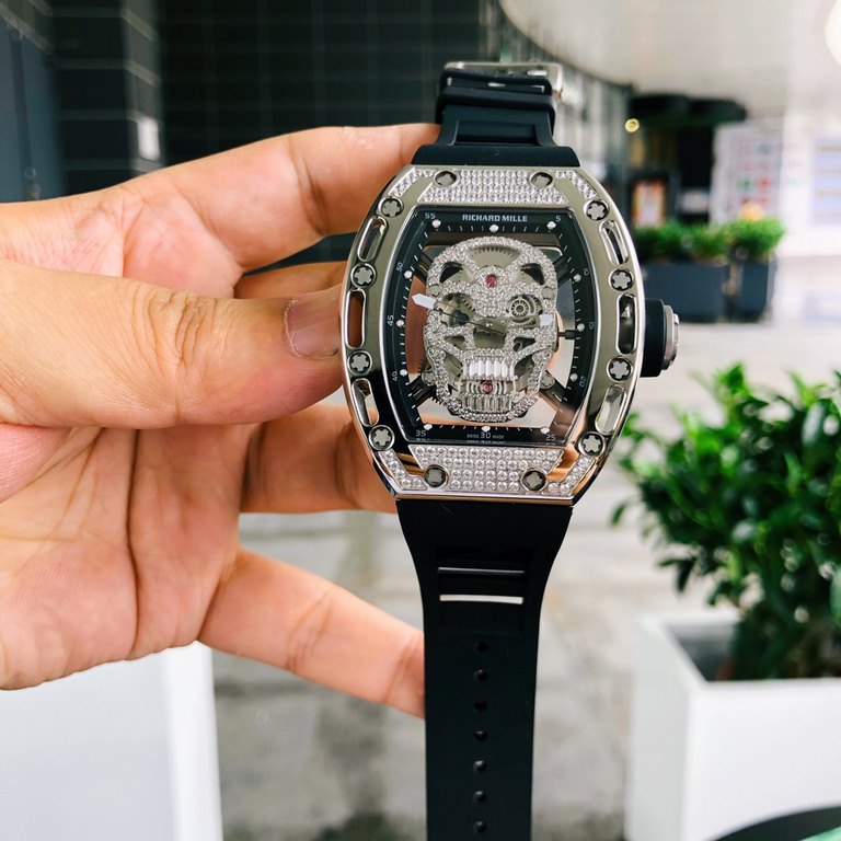 Richard MilleRM052 Series   Latest Ghost Head Upgrade Sapphire Glass Skull Series Equipped with an original imported mechanical movement, this watch's sporty style is further emphasized through the anti-glare Xin crystal