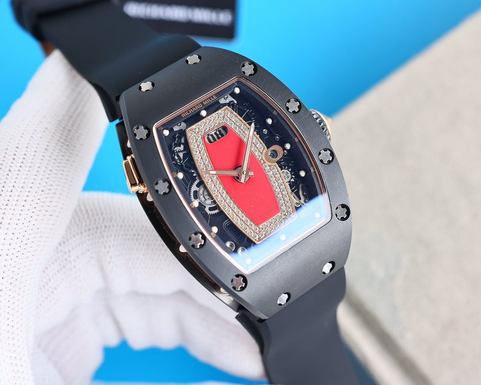 Richard Mille (RM037) women's carbon fiber ceramic watch series This watch is from Australia actress Margot Robbie endorsement of new products. This watch is made of stainless steel case overlay, the case is made of natu