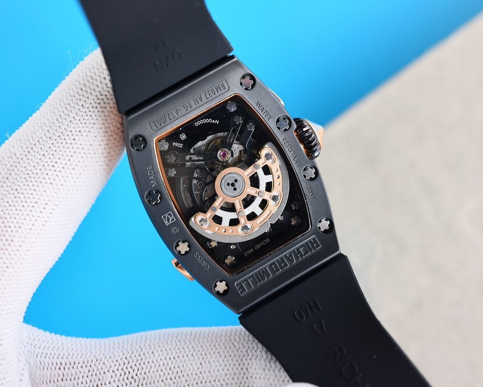 Richard Mille (RM037) women's carbon fiber ceramic watch series This watch is from Australia actress Margot Robbie endorsement of new products. This watch is made of stainless steel case overlay, the case is made of natu