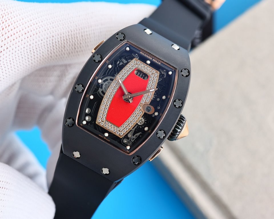 Richard Mille (RM037) women's carbon fiber ceramic watch series This watch is from Australia actress Margot Robbie endorsement of new products. This watch is made of stainless steel case overlay, the case is made of natu