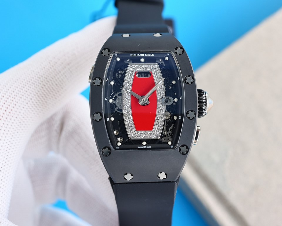 Richard Mille (RM037) women's carbon fiber ceramic watch series This watch is from Australia actress Margot Robbie endorsement of new products. This watch is made of stainless steel case overlay, the case is made of natu