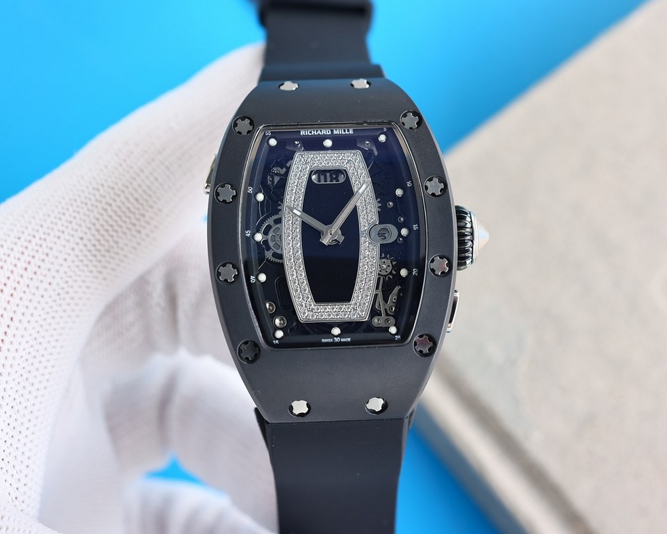 Richard Mille (RM037) women's carbon fiber ceramic watch series This watch is from Australia actress Margot Robbie endorsement of new products. This watch is made of stainless steel case overlay, the case is made of natu