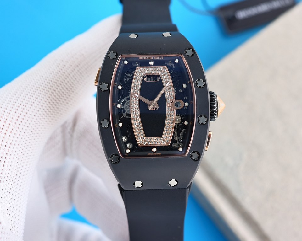 Richard Mille (RM037) women's carbon fiber ceramic watch series This watch is from Australia actress Margot Robbie endorsement of new products. This watch is made of stainless steel case overlay, the case is made of natu