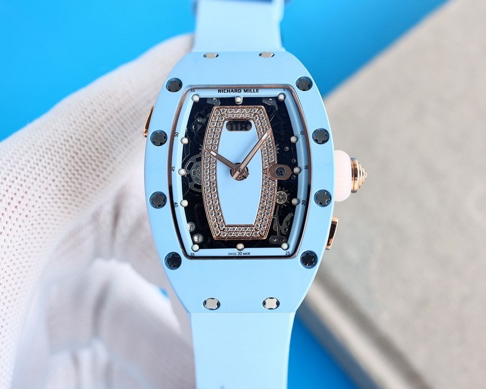 Richard Mille (RM037) women's carbon fiber ceramic watch series This watch is from Australia actress Margot Robbie endorsement of new products. This watch is made of stainless steel case overlay, the case is made of natu