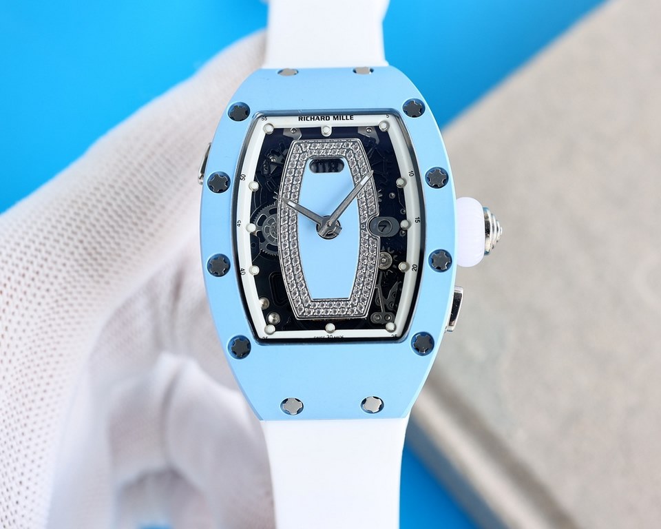 Richard Mille (RM037) women's carbon fiber ceramic watch series This watch is from Australia actress Margot Robbie endorsement of new products. This watch is made of stainless steel case overlay, the case is made of natu