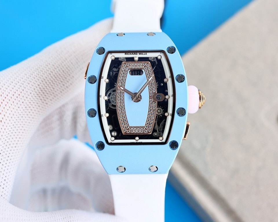 Richard Mille (RM037) women's carbon fiber ceramic watch series This watch is from Australia actress Margot Robbie endorsement of new products. This watch is made of stainless steel case overlay, the case is made of natu