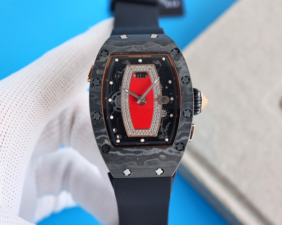 Richard Mille (RM037) women's carbon fiber ceramic watch series This watch is from Australia actress Margot Robbie endorsement of new products. This watch is made of stainless steel case overlay, the case is made of natu