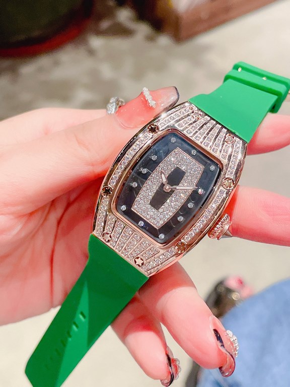 Richard Mille, the goddess of watchmaking, the ladies' dream watch] Also known as the Diamond Crusher, Richard Mille's relentless pursuit of technical perfection in the RM 007 is designed for women who appreciate the ing