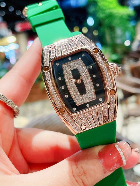 Richard Mille, the goddess of watchmaking, the ladies' dream watch] Also known as the Diamond Crusher, Richard Mille's relentless pursuit of technical perfection in the RM 007 is designed for women who appreciate the ing