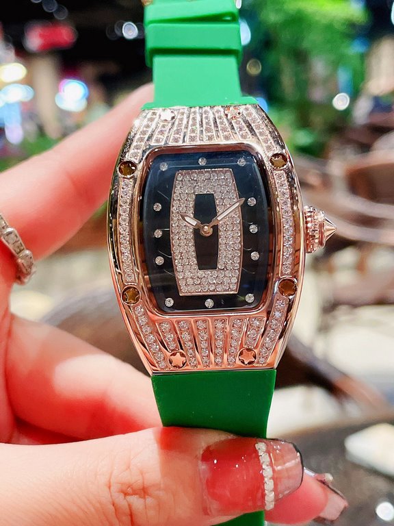 Richard Mille, the goddess of watchmaking, the ladies' dream watch] Also known as the Diamond Crusher, Richard Mille's relentless pursuit of technical perfection in the RM 007 is designed for women who appreciate the ing