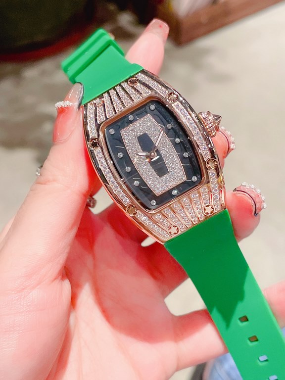 Richard Mille, the goddess of watchmaking, the ladies' dream watch] Also known as the Diamond Crusher, Richard Mille's relentless pursuit of technical perfection in the RM 007 is designed for women who appreciate the ing