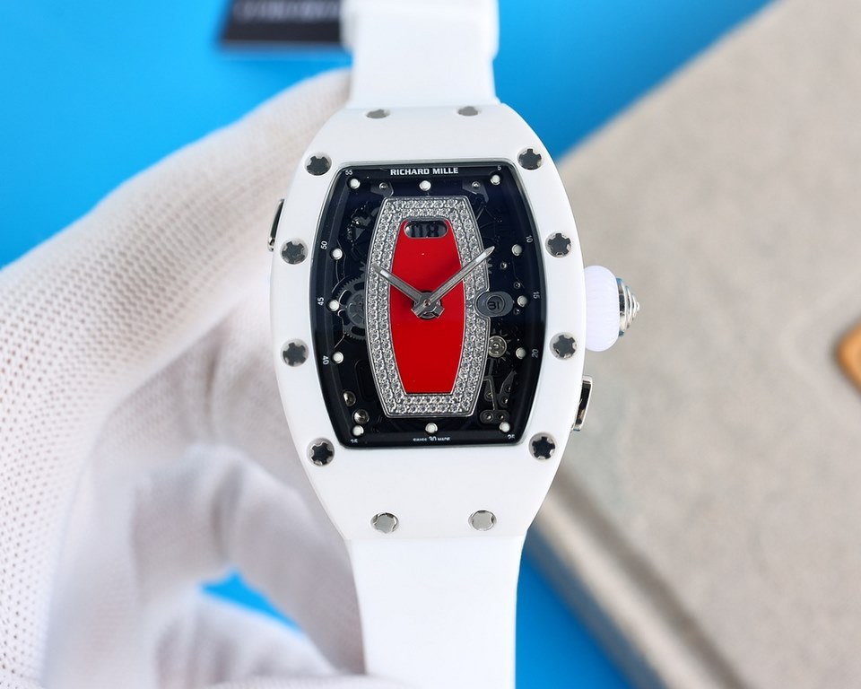 Richard Mille (RM037) women's carbon fiber ceramic watch series This watch is from Australia actress Margot Robbie endorsement of new products. This watch is made of stainless steel case overlay, the case is made of natu