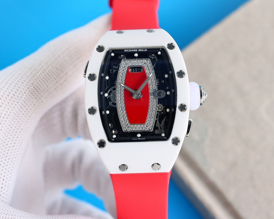 Richard Mille (RM037) women's carbon fiber ceramic watch series This watch is from Australia actress Margot Robbie endorsement of new products. This watch is made of stainless steel case overlay, the case is made of natu