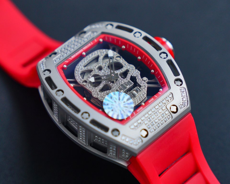 Richard Mille [RICHARD MILLE] latest upgrade special edition RM052 ghost head classic legend never backward skeleton skull watch． The skeleton has a prominent silhouette, a domineering and uninhibited shape, and a shocki