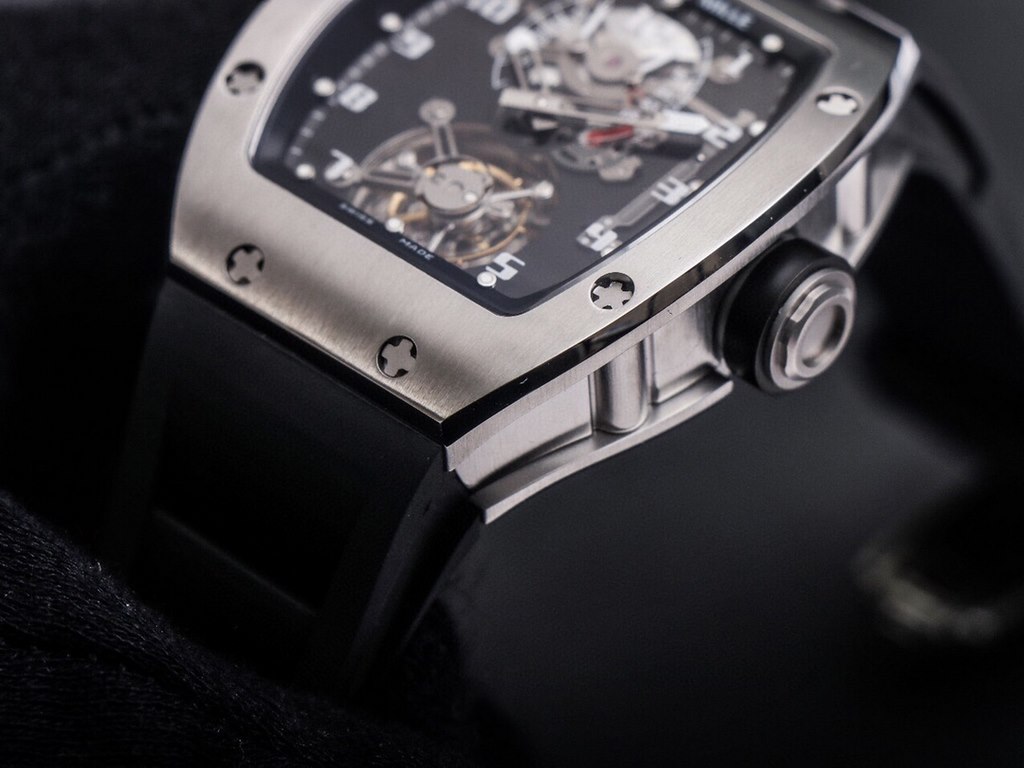 JB Richard Mille RM001   True Tourbillon Upgrade, upgraded as follows 1, re-copying the original data, the deck frame is closer to the original, the similarity is more than 95%; 2, upgraded to a toughened glass double-la