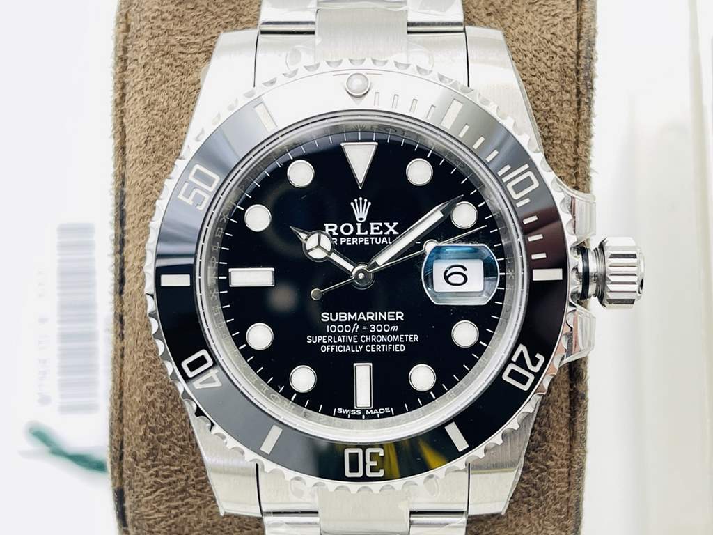 RXF (XF Factory)-SUB Rolex Black Ghost, give you a new watch experience. The first ever version with its own detail comparison manual, so that you can be clear about the version you choose, all the accessories are genuin