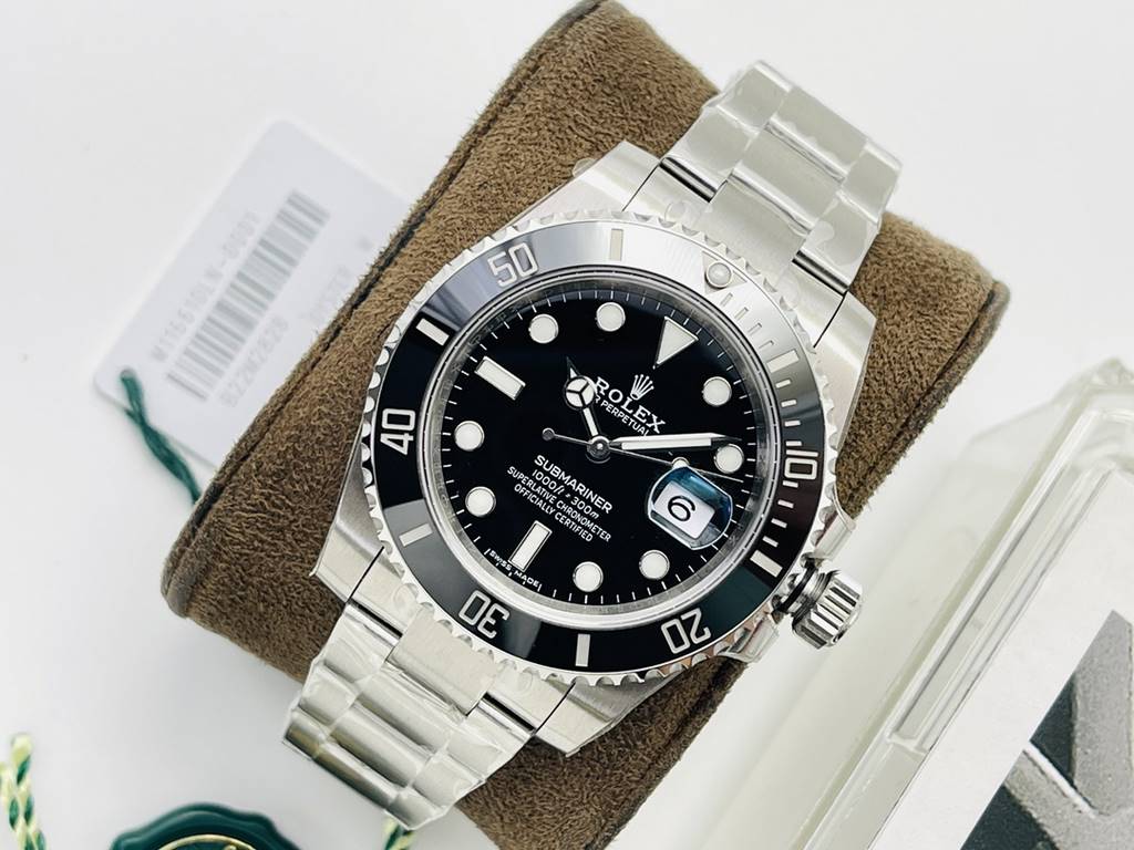 RXF (XF Factory)-SUB Rolex Black Ghost, give you a new watch experience. The first ever version with its own detail comparison manual, so that you can be clear about the version you choose, all the accessories are genuin