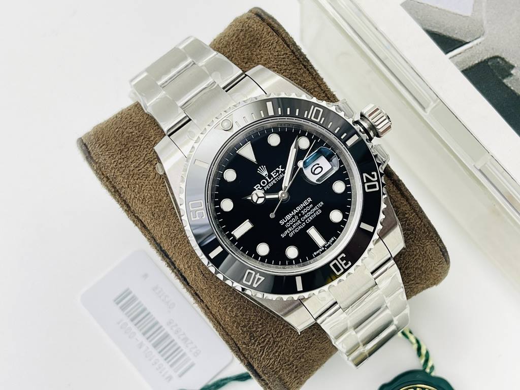 RXF (XF Factory)-SUB Rolex Black Ghost, give you a new watch experience. The first ever version with its own detail comparison manual, so that you can be clear about the version you choose, all the accessories are genuin