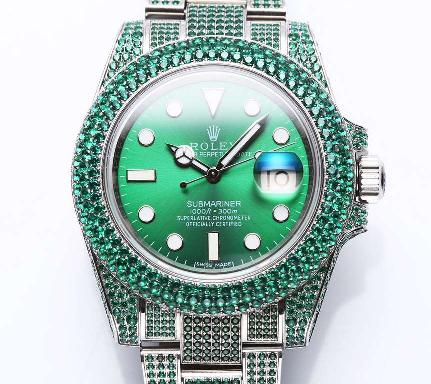 First time arrival, player poison, perfect restoration of the most expensive Rolex Full Sky watch ever made, the Submariner Pavé Diamond Special! The bezel, case, bracelet, and clasp are all densely set with the finest S