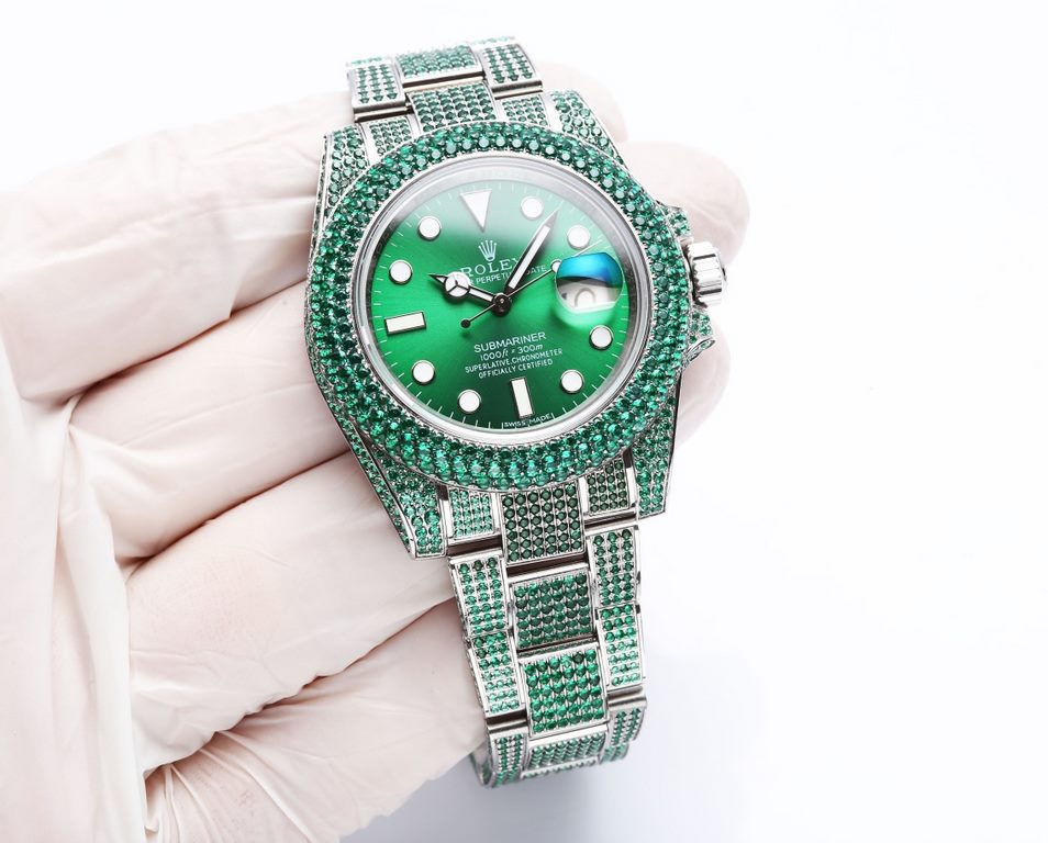 First time arrival, player poison, perfect restoration of the most expensive Rolex Full Sky watch ever made, the Submariner Pavé Diamond Special! The bezel, case, bracelet, and clasp are all densely set with the finest S