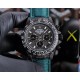 The Rolex ROLEX Cosmic Daytona in Carbon Fiber Custom Edition is not only light to wear and tough on the outside, but each watch has a unique carbon fiber pattern. And each watch has a unique carbon fiber pattern. Case] 