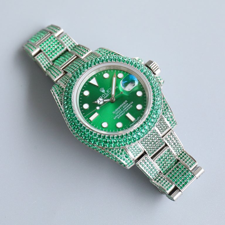 First time arrival, player poison, perfect restoration of the most expensive Rolex Full Sky watch ever made, the Submariner Pavé Diamond Special! The bezel, case, bracelet, and clasp are all densely set with the finest S