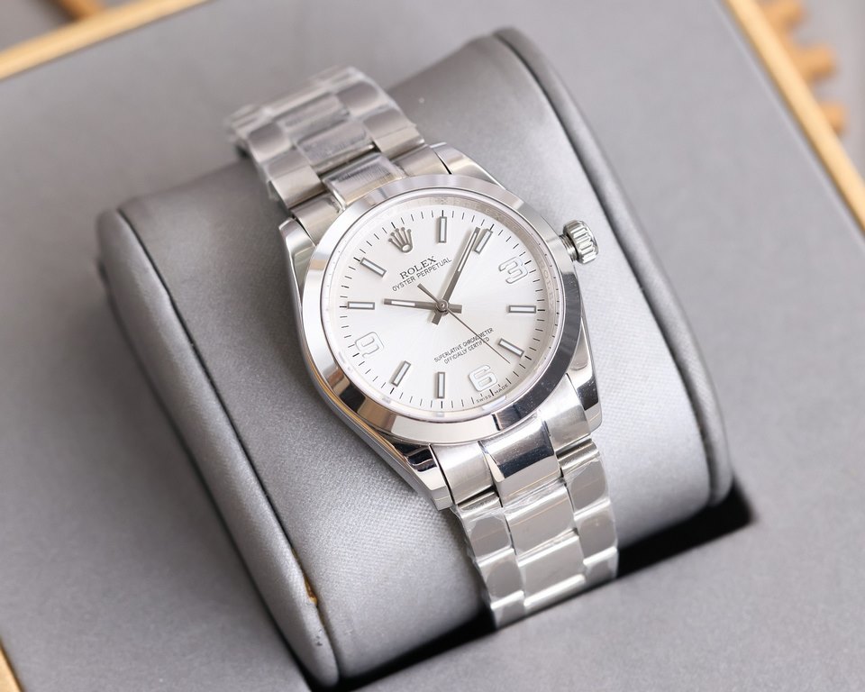 (pictured above with high concessions) 2022 New Rolex Oyster Log 36 Series1 With the new Rolex caliber 2836;2 Almost the same thickness as the original 11.7mm 36mm diameter;3 Polished word studs; top Swiss ice blue lumin