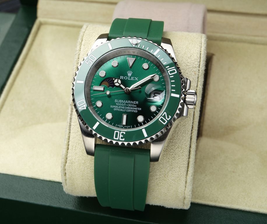 . (Waterproof 5 degrees, can swim  !)The latest Rolex Submariner series upgraded version of the watch, the Sun, Moon and Stars series, equipped with original imported 8217 movement (0 return 0 after-sales), 9 digits pers