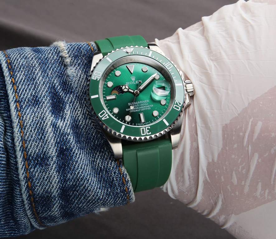 . (Waterproof 5 degrees, can swim  !)The latest Rolex Submariner series upgraded version of the watch, the Sun, Moon and Stars series, equipped with original imported 8217 movement (0 return 0 after-sales), 9 digits pers