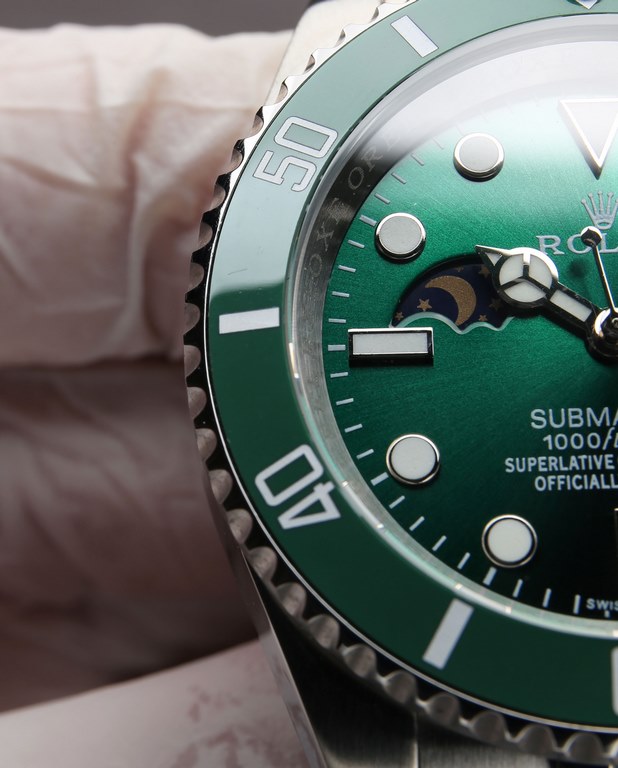 . (Waterproof 5 degrees, can swim  !)The latest Rolex Submariner series upgraded version of the watch, the Sun, Moon and Stars series, equipped with original imported 8217 movement (0 return 0 after-sales), 9 digits pers