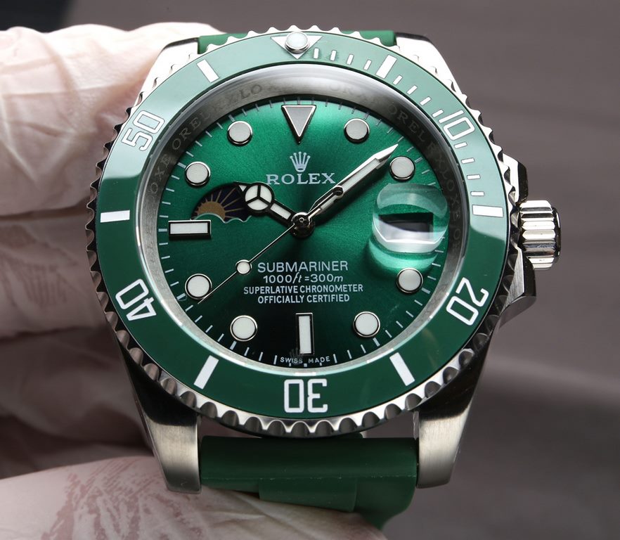 . (Waterproof 5 degrees, can swim  !)The latest Rolex Submariner series upgraded version of the watch, the Sun, Moon and Stars series, equipped with original imported 8217 movement (0 return 0 after-sales), 9 digits pers