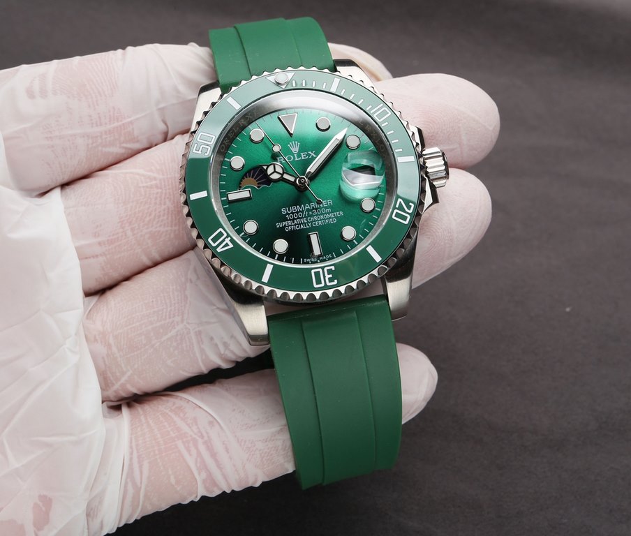 . (Waterproof 5 degrees, can swim  !)The latest Rolex Submariner series upgraded version of the watch, the Sun, Moon and Stars series, equipped with original imported 8217 movement (0 return 0 after-sales), 9 digits pers