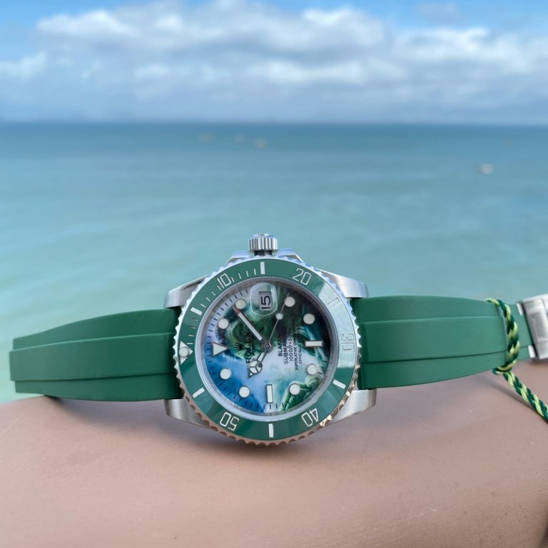 Same.  Submariner type series] [strong] good reputation   highly recommended productsMovement] imported Citizen mechanical movementThe bottom color pattern of the plate has been corrected by countless filters to ensure t