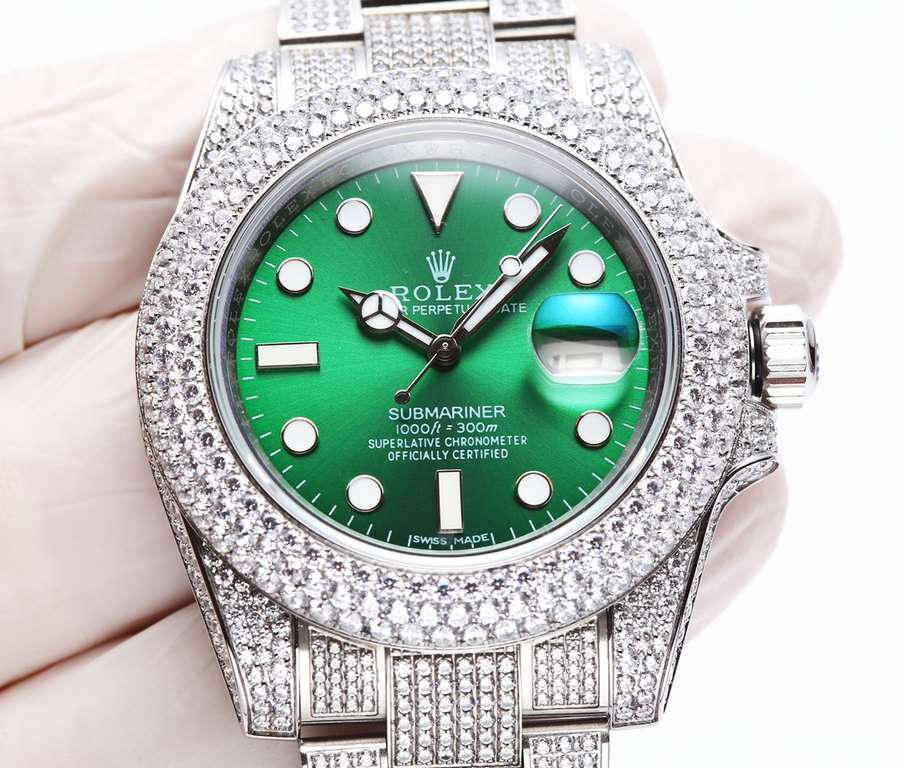 First time arrival, player poison, perfect restoration of the most expensive Rolex Full Sky watch ever made, the Submariner Pavé Diamond Special! The bezel, case, bracelet, and clasp are all densely set with the finest S