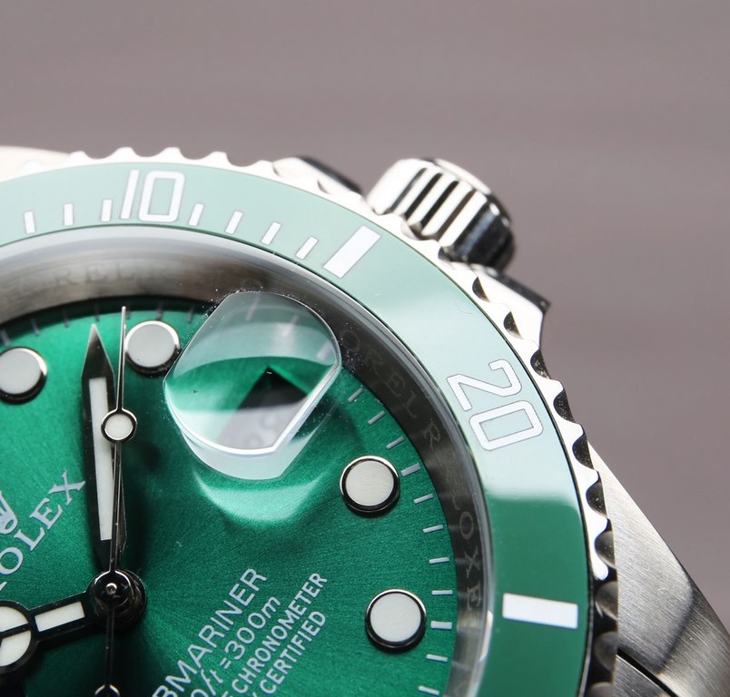 (Water resistant to 5 degrees, swimmable  !)The latest Rolex Submariner series upgraded version of the watch, the Sun, Moon and Stars series, equipped with the original imported 8217 movement (0 return 0 after-sales), 9 