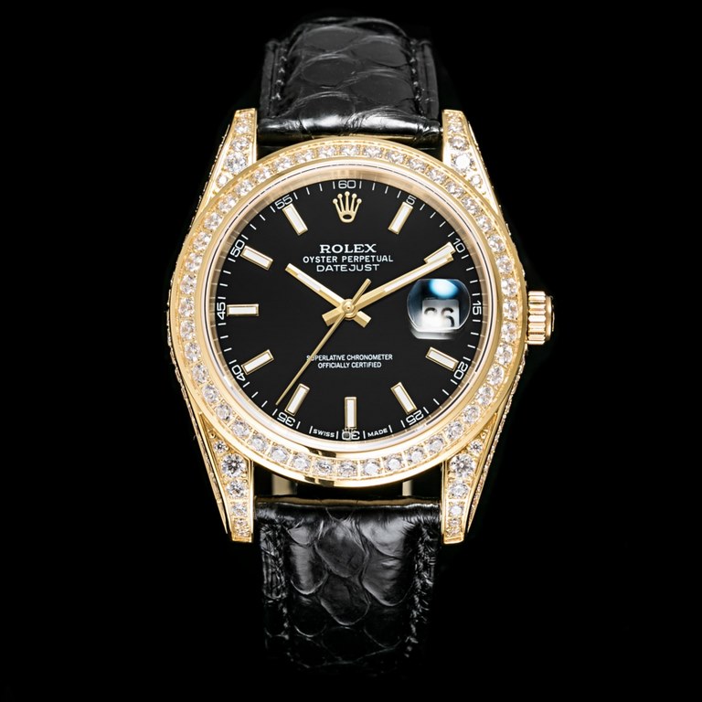 The highest version! The Rolex Full Diamond Log is known for its class. Vacuum plating, no color loss! Re-launch the upgraded version of the watch! Genuine snakeskin strap! The dial and case are set with luxurious diamon