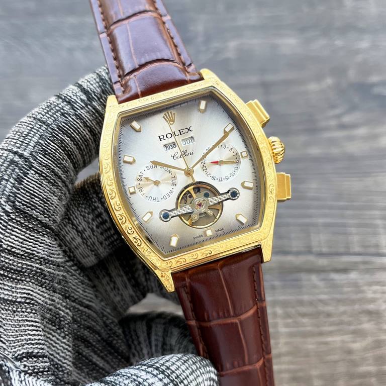 The new tonneau is on the market!【Newest】： Rolex multi-functional boutique, three hands large flywheel design[Type] Boutique men's watchesStrap] Genuine cowhide leather strap【Movement】：High-end automatic mechanical movem