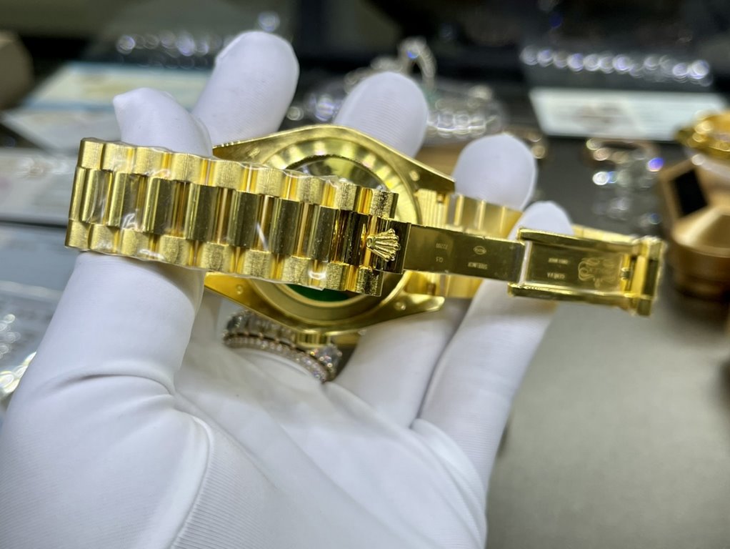 Customized Rolex log paragraph 41mm surface scale inlaid with South African real diamonds assembled ETA2836 machine package 18K yellow gold real gold K gold warranty 3 years (gold effect is the use of the least money to 