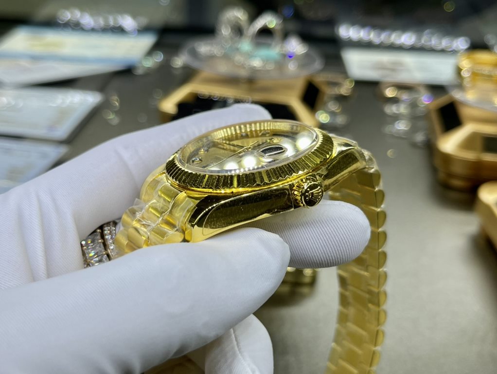 Customized Rolex log paragraph 41mm surface scale inlaid with South African real diamonds assembled ETA2836 machine package 18K yellow gold real gold K gold warranty 3 years (gold effect is the use of the least money to 