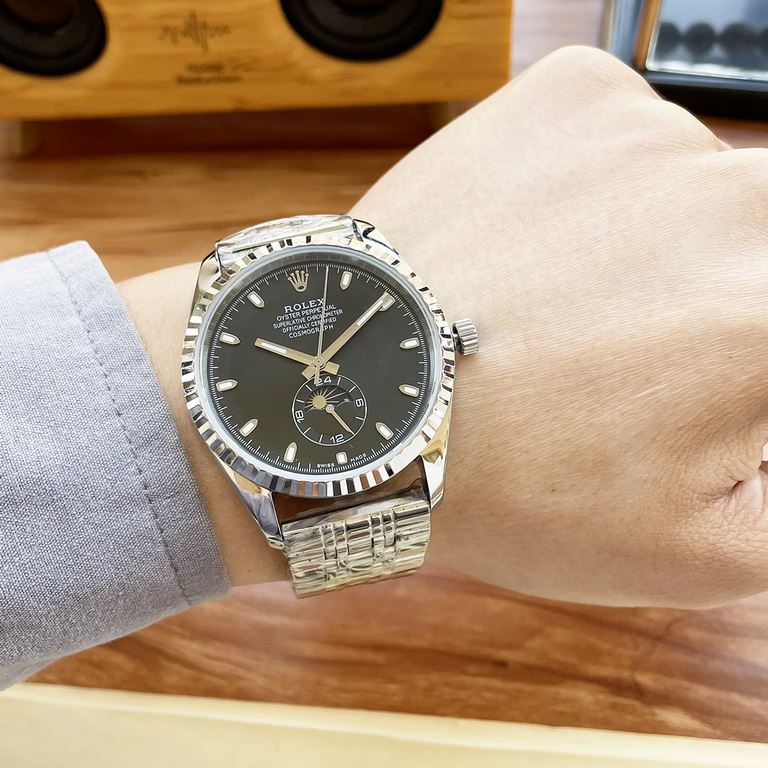 Rolex. Rolex Rolex boutique men's watches, classic big three hands equipped with moon phase design, distinguished atmosphere, gentleman style, excellent quality, hot sale all over the city. Adopting automatic mechanical 