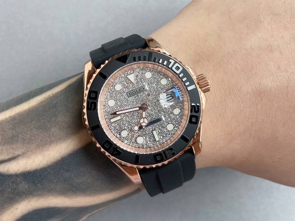 2022 Newest model of yacht full sky starThe most popular model in the Rolex Yachtmaster collection is what is commonly known as the Gold Yacht. The design of this watch is very luxurious and the Cerachrom black ceramic b