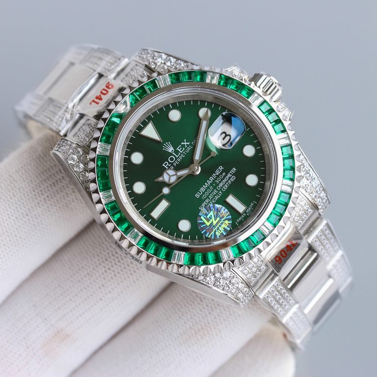 A luxury masterpiece, the Rolex SUB Submariner Rear Diamond Customized! It's a fusion of luxury sparkle and never-fading color, and it's a classic and trendy choice!Each diamondfancy color gem from Austria (Swarovski ori