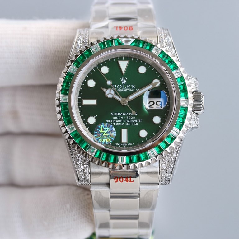 A luxury masterpiece, the Rolex SUB Submariner Rear Diamond Customized! It's a fusion of luxury sparkle and never-fading color, and it's a classic and trendy choice!Each diamondfancy color gem from Austria (Swarovski ori